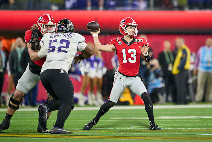 Georgia quarterback Stetson Bennett throws against the TCU Horned Frogs